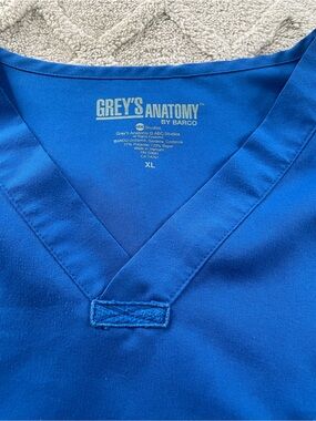 Grey's Anatomy Royal Blue V-Neck Scrub Top
Sz XL Medical Staff